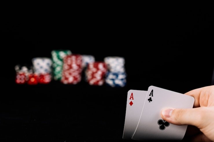 gacor33 login app showing live-dealer tables and slot games